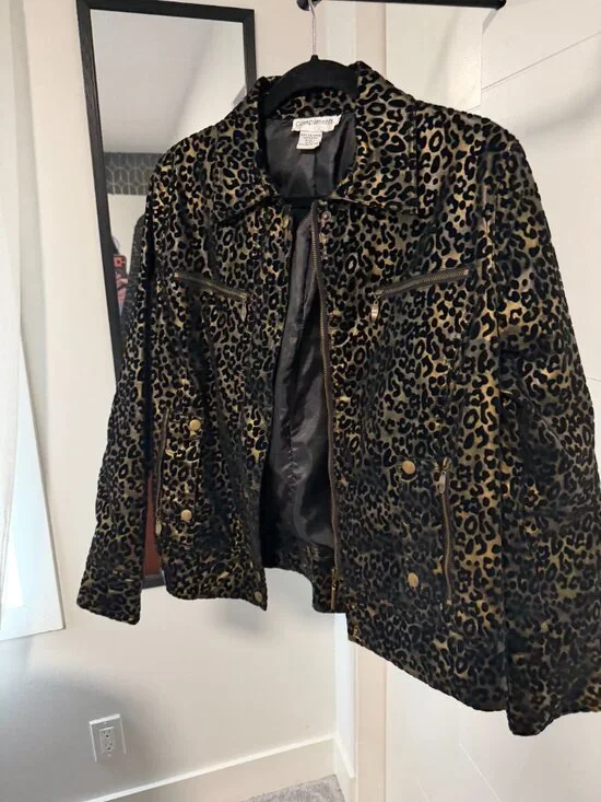 Fierce Leopard Velvet Moto Jacket: Channel Your Inner Jungle Queen - Picture 7 of 7